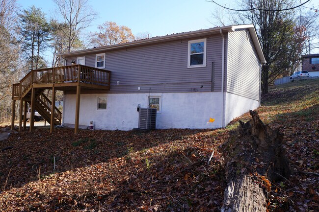 Building Photo - 6343 Cadbury Dr NW