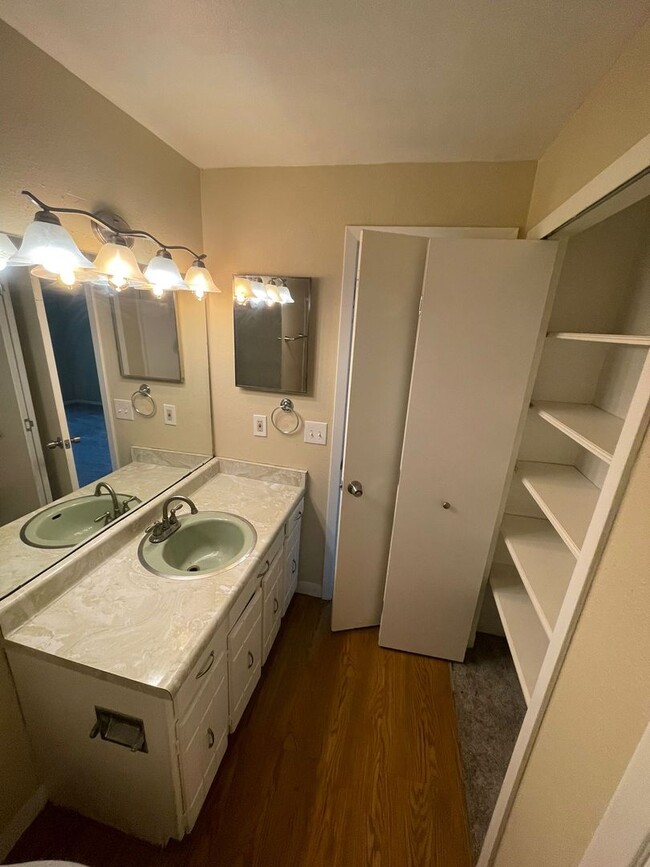 Building Photo - 255 Otis Ct