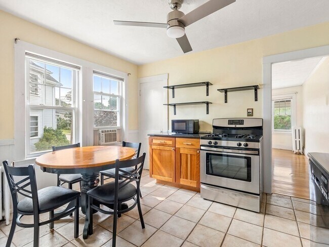 Building Photo - 225-227-227 Trapelo Rd