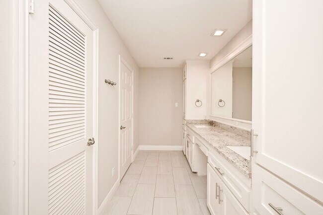 Building Photo - 414 Fox Briar Ln
