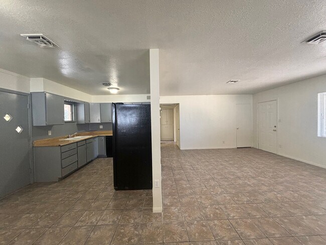 Building Photo - 5220 Apple Valley Ln
