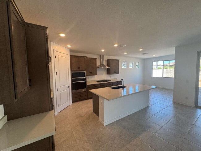 Building Photo - 23024 E Watford Dr