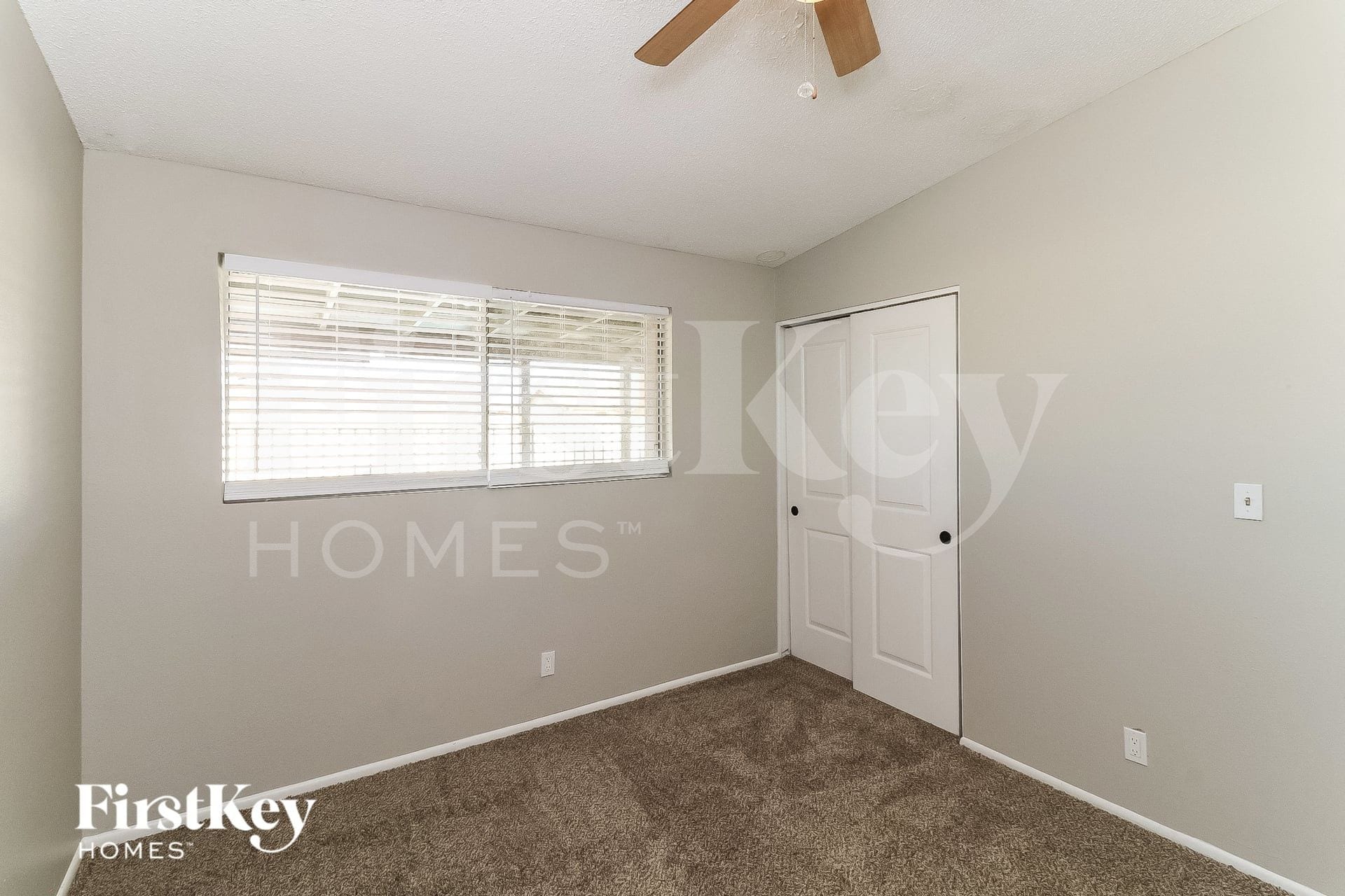 Building Photo - 2206 E Arbor Cir