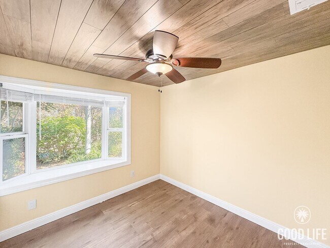 Building Photo - Newly remodeled 4bed/2bath home w/upgrades!