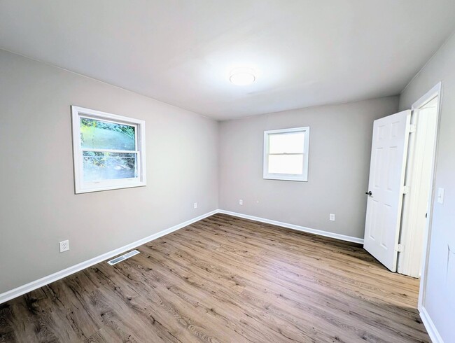 Building Photo - 1100 Rosedale Ave