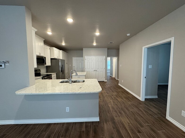 Building Photo - 5403 Rose Gdn Lp