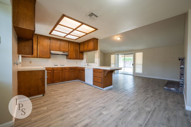 Building Photo - Fresno North West Fig Garden Loop Home, 3B...