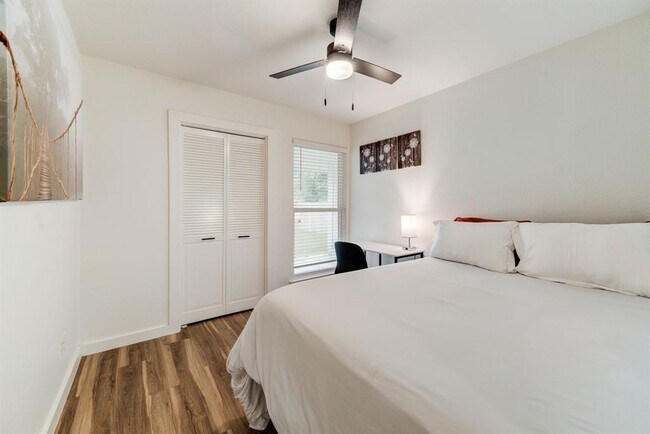 Building Photo - 4405 Button Bend Cir