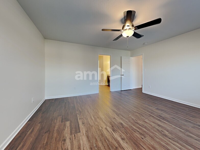 Building Photo - 906 Northwich Ave