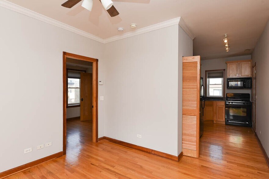 Building Photo - 3233 N Clifton Ave