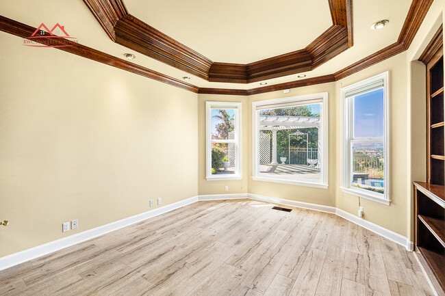 Building Photo - 5662 Country Club Pkwy