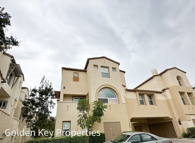Primary Photo - Beautiful, highly desirable end-unit in Co...