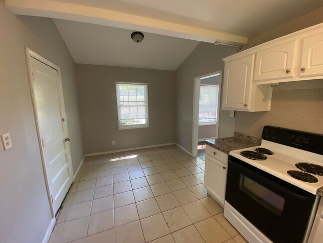 Building Photo - **AVAILABLE NOW**Nice East Columbus, GA 3 Bedroom / 1 Bathroom Home for Rent***