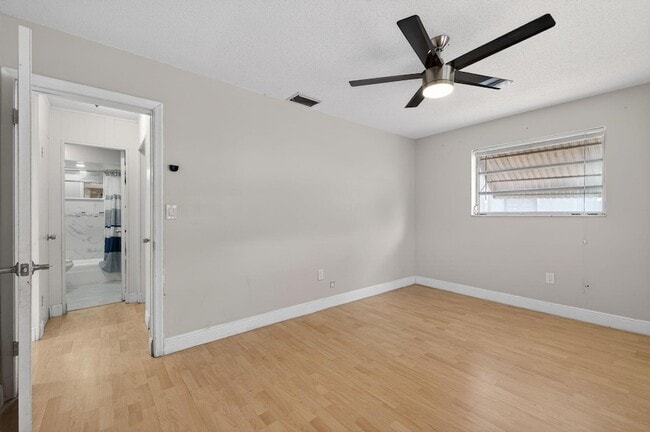 Building Photo - 6219 SW 20th Ct