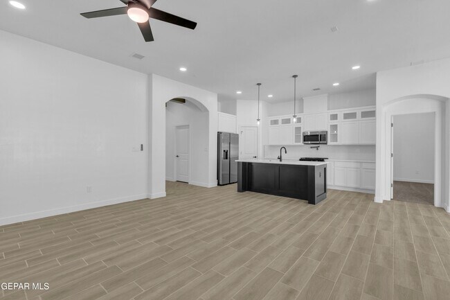 Building Photo - 15233 Expectation Ave