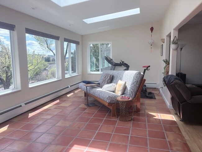 Building Photo - Beautiful Crestview home
