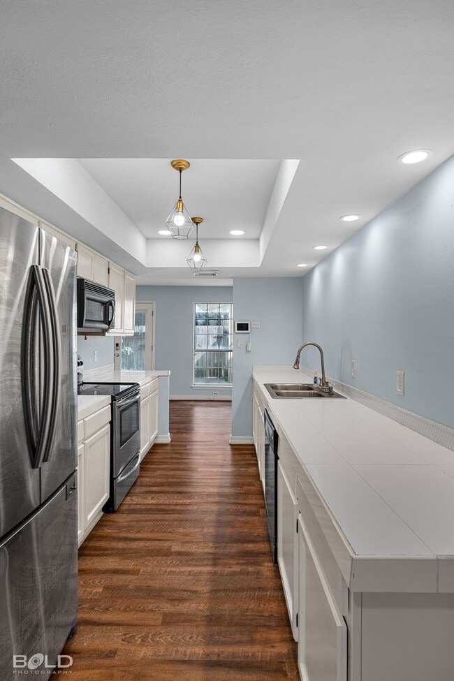 Building Photo - 421 Stratmore Dr
