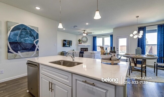 Building Photo - 422 Hazeltine Rd