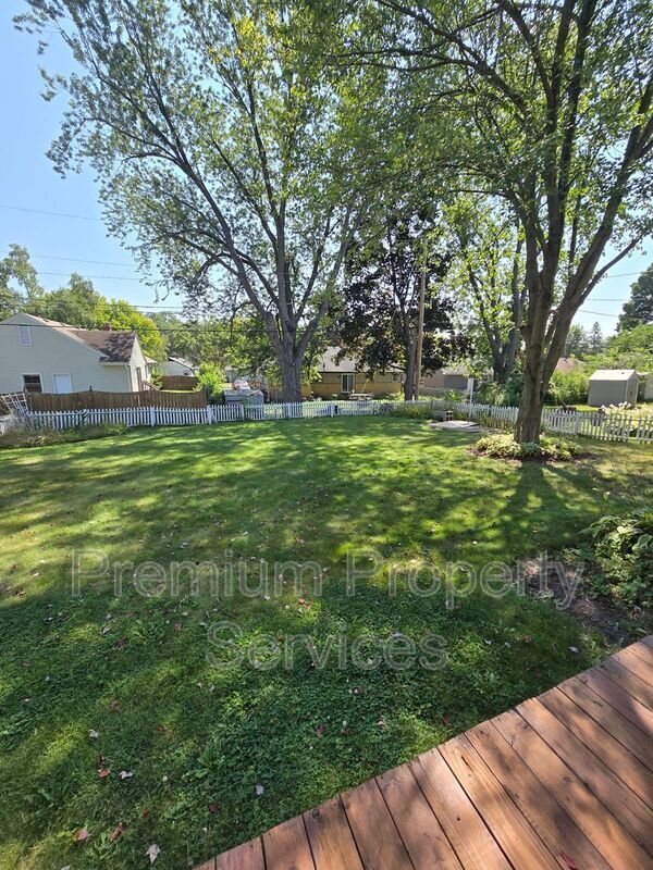 Building Photo - 210 Kenilworth Dr