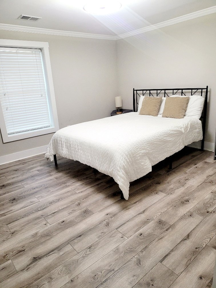 Building Photo - 1004 Pine St