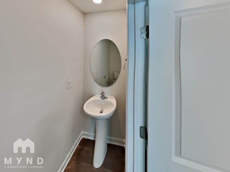 Building Photo - 2126 Allium Dr
