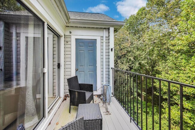 Building Photo - Beautifully updated and maintained 2 level condo home!