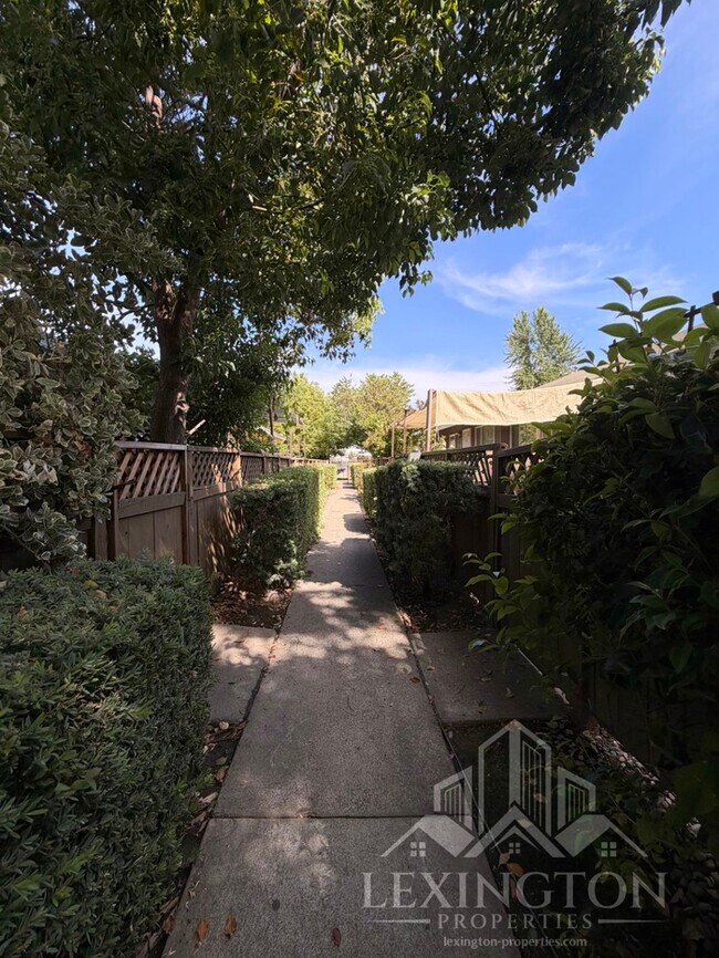 Building Photo - Stunning, 2BD/1BA, Condo home in The Villaggio Community, near Madison Ave. and American River Co...