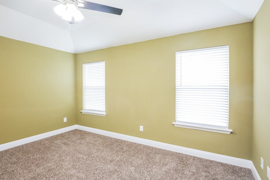 Building Photo - 10540 Wild Oak Dr