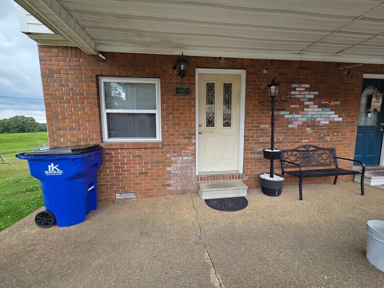 Primary Photo - 154 Davis Ln