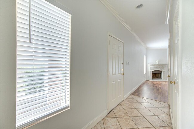 Building Photo - 2023 Gentryside Dr