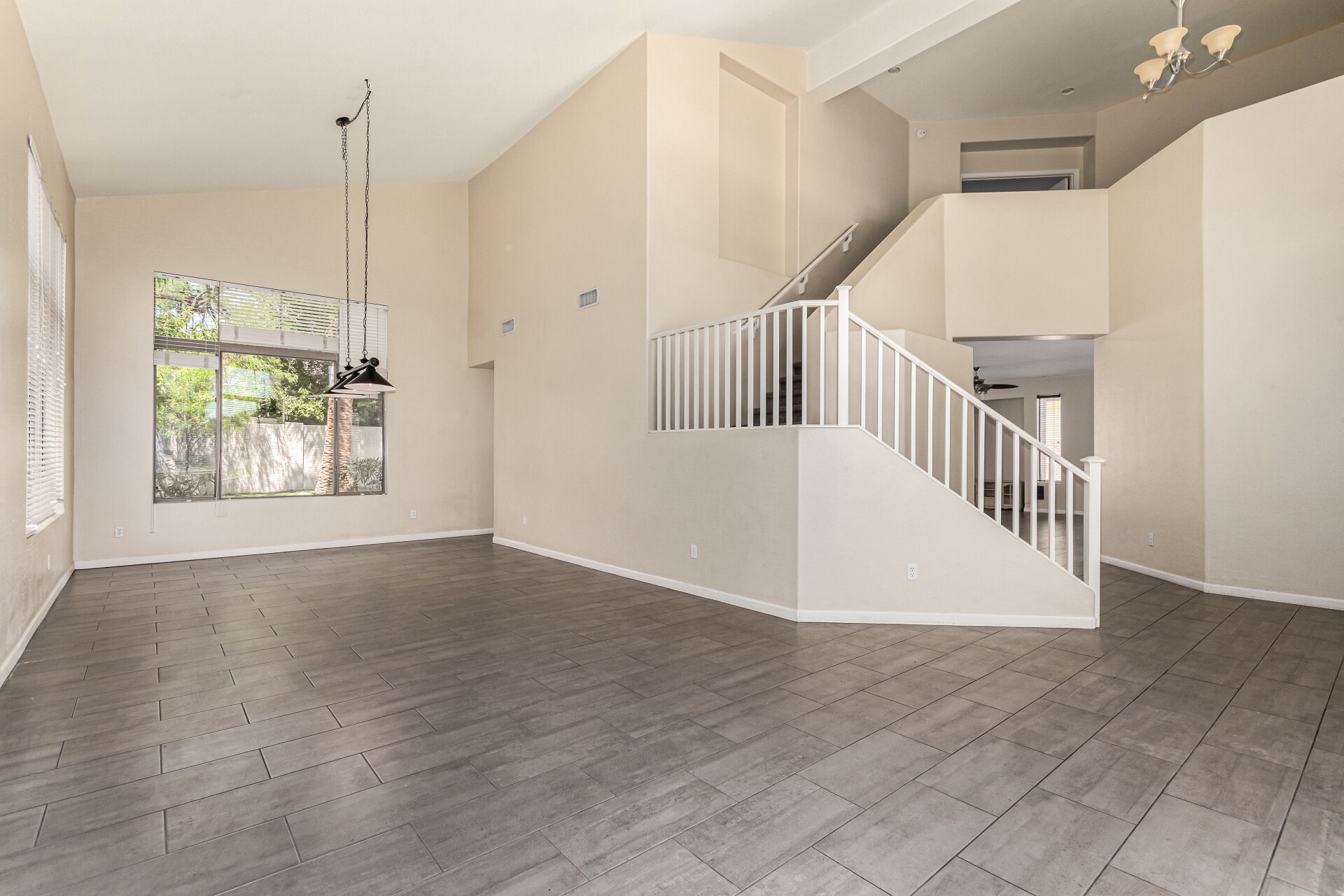 Building Photo - 6804 W Lone Cactus Dr