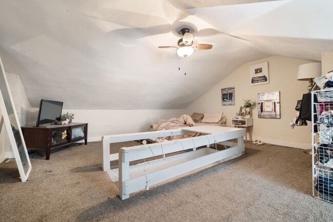 Building Photo - Renovated Home - South Side Flats