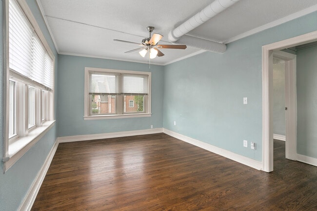 Building Photo - 722 W 37th St