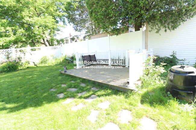 Building Photo - 15 Henry St