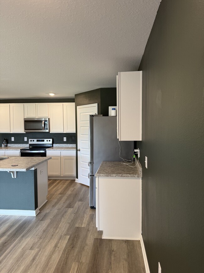 Building Photo - 5462 Peach Dr