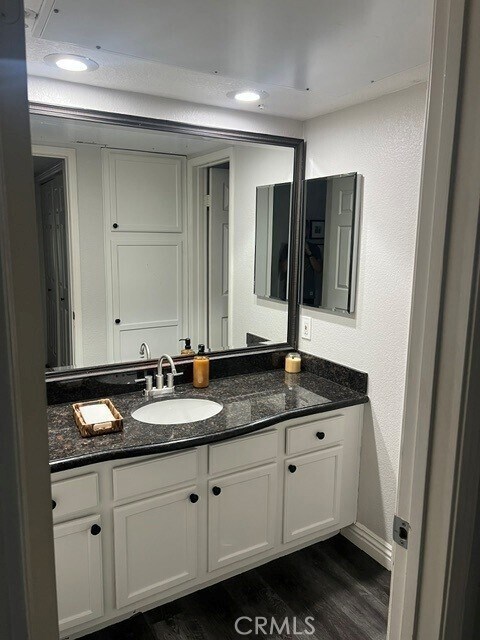 Building Photo - 1030 Vista Del Cerro Dr