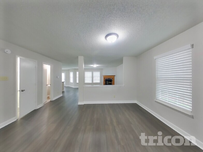 Building Photo - 350 Sunburst Ln