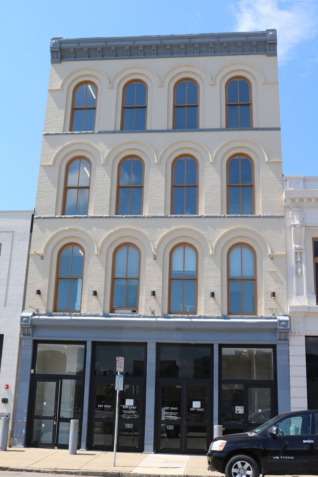 Building Photo - 628 Washington St