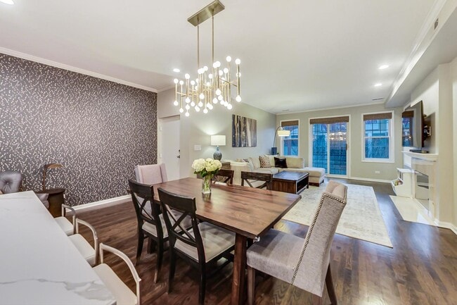 Building Photo - 1328 W Belmont Ave