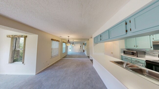 Building Photo - Ground Level 3 + 2 Spacious Updated condo