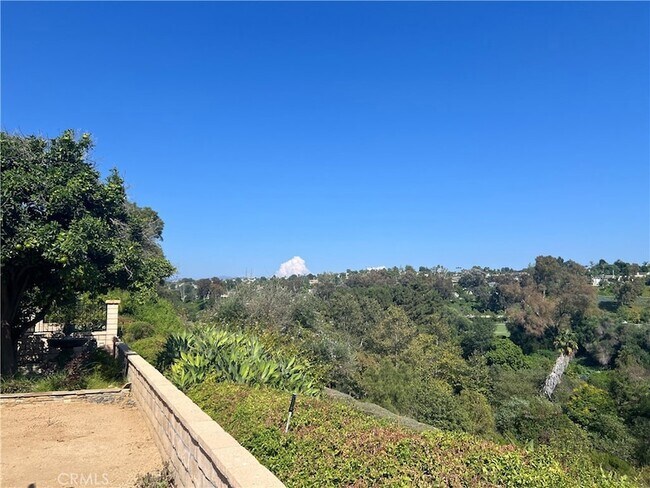 Building Photo - 24822 Via San Fernando