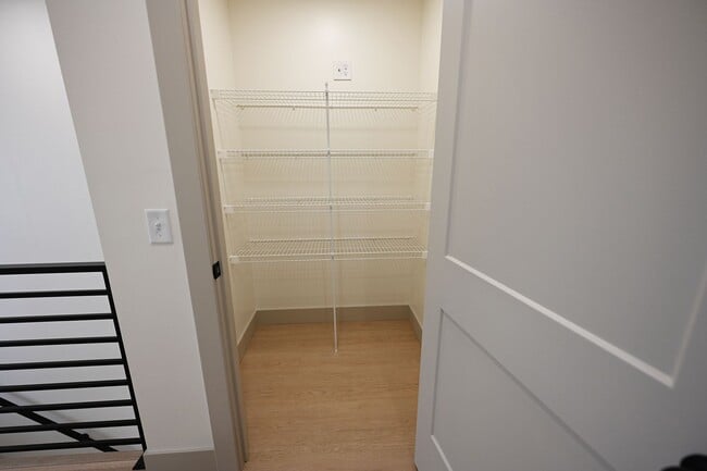 Building Photo - 132 Brushwood Dr