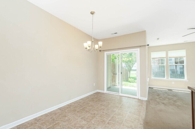 Building Photo - Beautiful 3 bedroom 2 Bath Town Home in Wi...