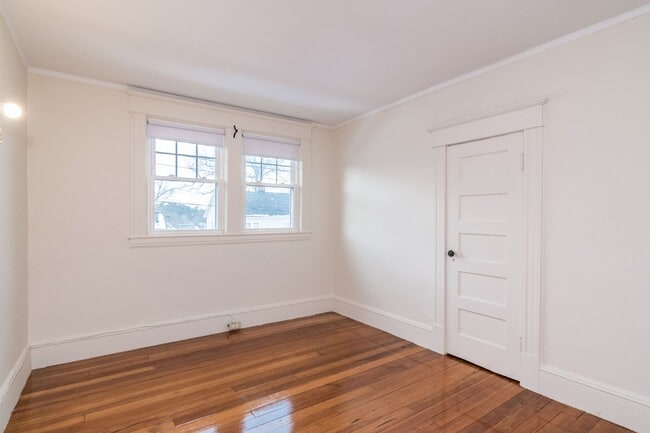 Building Photo - 4 Bedroom, 1.5 bath Home