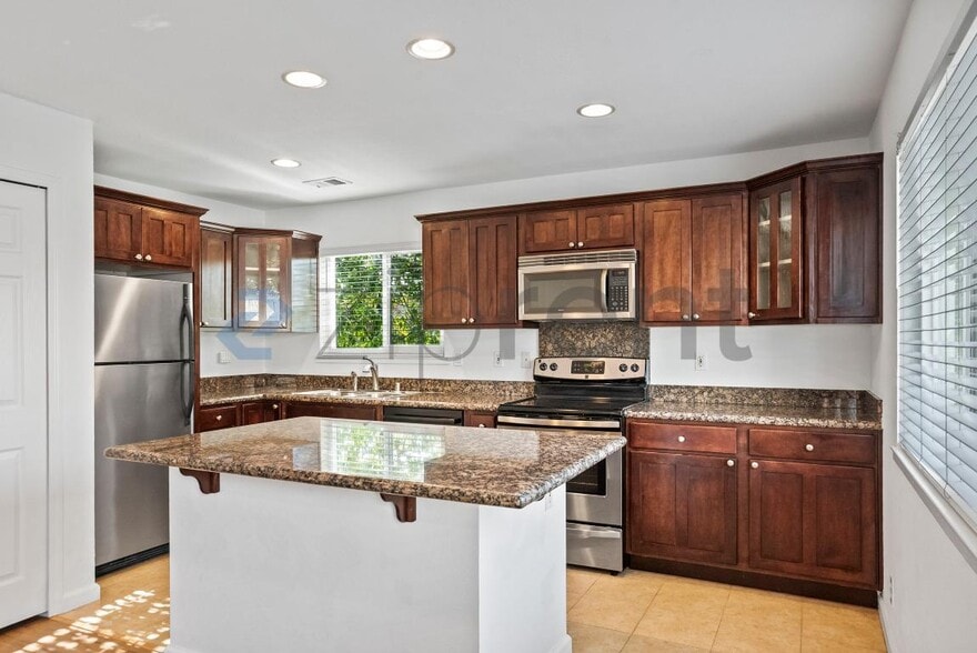 Building Photo - 1451 Main St