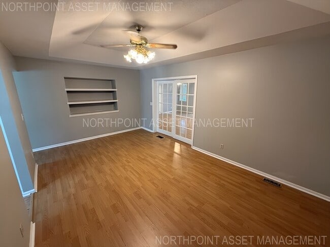 Building Photo - 4 bed, 3 bath, spacious home available now!