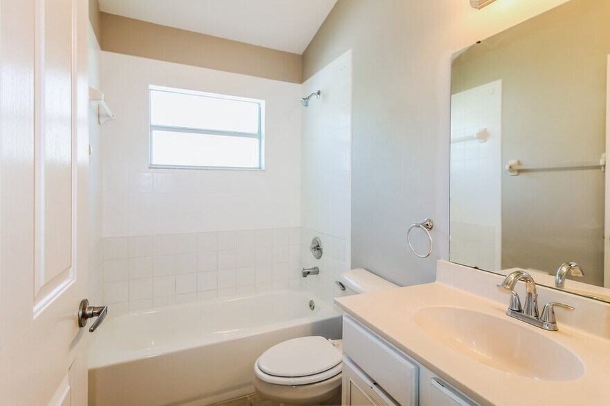 Building Photo - 12313 Ridgedale Dr