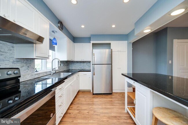 Building Photo - 121 W Arch St