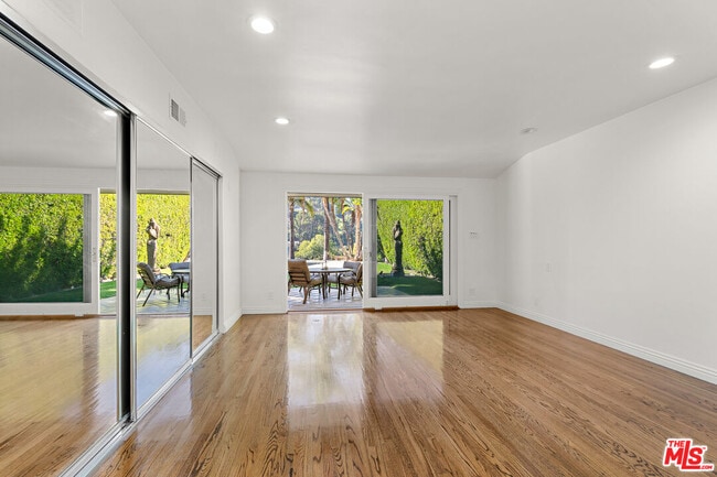 Building Photo - 3761 Sheridge Dr