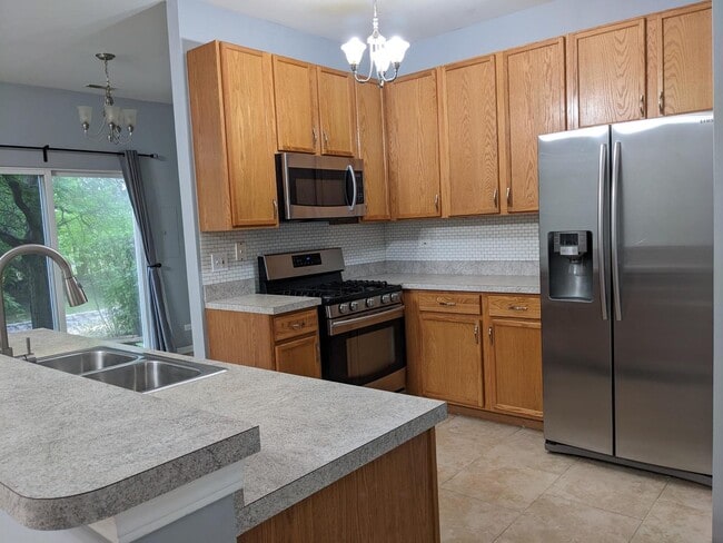 Building Photo - 3994 Blackstone Dr